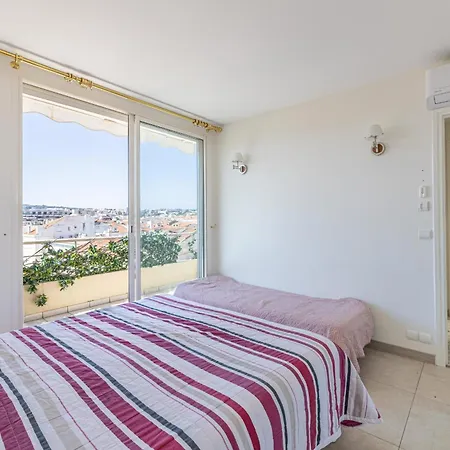 Apartment Ref 1996 Croisette - Sea View For Rent *
